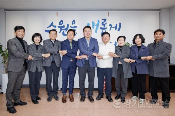 [크기변환]1.영월군의회, 수원시 방문해 적극행정 우수사례 벤치마킹.jpg