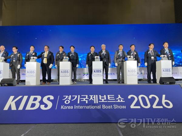 [크기변환]260309_방성환_의원__경기국제보트쇼_개막식_참석..._“해양레저_산업__미래_성장동력으로_육성해야”_(2).jpg
