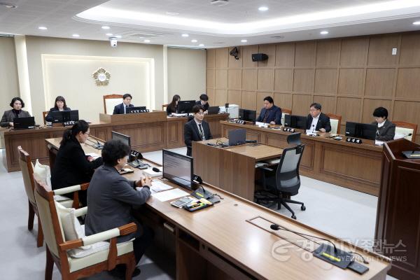 [크기변환]사진설명1) 수원특례시의회 환경안전위원회 안건심사.jpg