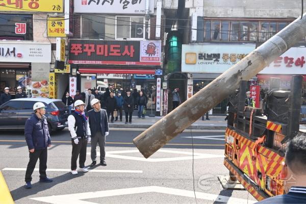 [크기변환](사진3)“거미줄 전선 이제 안녕”…하남 신장시장, 전봇대 뽑고 원도심 하늘 열었다.jpg