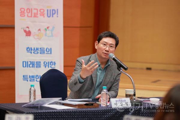 [크기변환]1-2. 이상일 용인특례시장이 2025년 9월 30일 처인지역 초등학교 학부모들과 간담회를 진행하는 모습.JPG