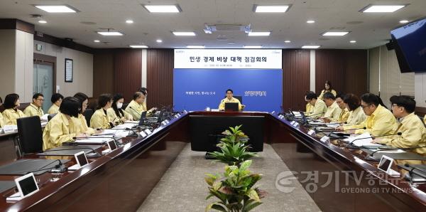 [크기변환]5-1. 화성특례시가 12일 오전 본청 상황실에서‘민생경제 비상 대책 점검회의’를 개최했다..jpg