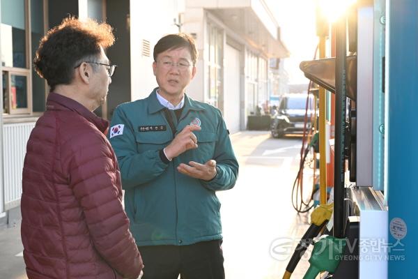 [크기변환]1. 이민근 안산시장, 유가 동향 점검위해 직접 주유소 찾았다.jpg
