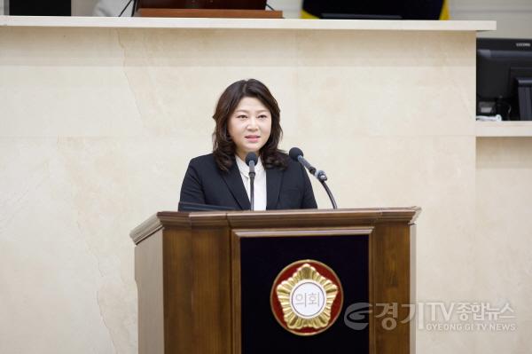 [크기변환]사진1. 용인특례시의회 박희정 의원이 16일 열린 제301회 임시회 제1차 본회의에서 5분 자유발언을 하고 있다. (1).jpeg