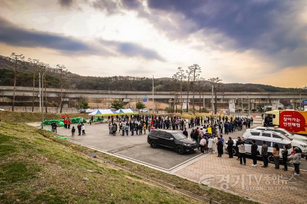 [크기변환]2-1. 용인미르스타디움에서 열린 처인구 나무 나누어주기 행사 모습.jpg
