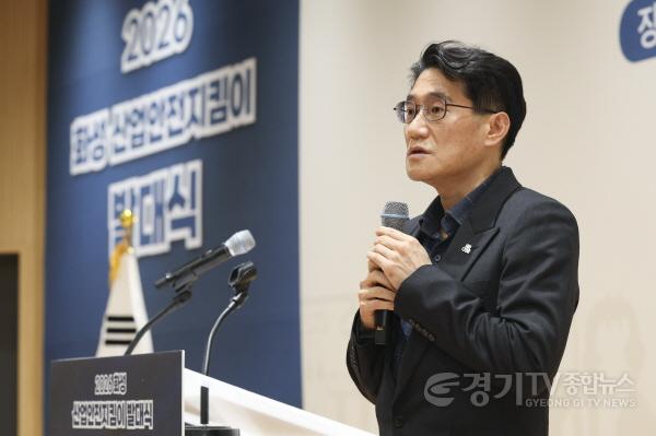 [크기변환]6-4. 윤성진 화성특례시 제1부시장이 18일 화성동탄2 인큐베이팅센터에서 산업안전지킴이 발대식 기념사를 하고 있다.jpg