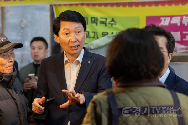 [크기변환]260320_[사진자료] 경상원, ‘2026년 상반기 통큰 세일’ 수원 남문시장서 막 올려…10일간 통큰 혜택 시작 (2).jpg