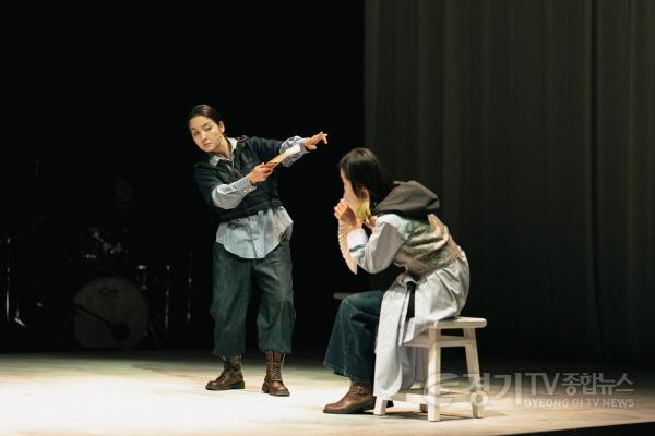 [크기변환]이미지_(1)2024 쿼드초이스_구구선 사람들 ⓒ서울문화재단 대학로극장 쿼드·장준구 (2).jpg