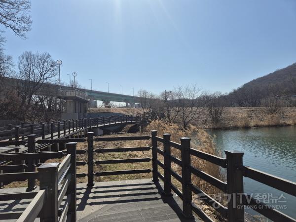 [크기변환]공원과-성남시 대왕저수지 수변공원 영웅 산책로.jpg