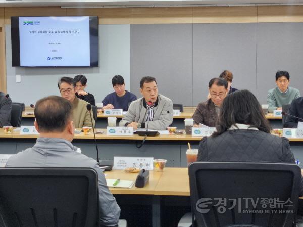 [크기변환]260323 이용호 의원, 경기도 공무직원 직무 및 임금체계 개선 연구용역 중간보고회 참석.jpg