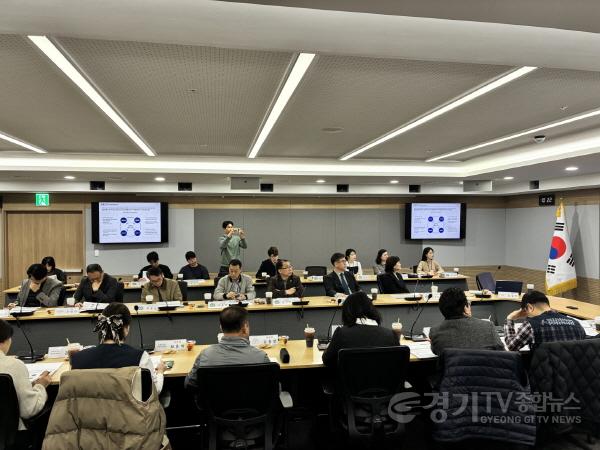 [크기변환]260323 김선영 의원, 경기도 공무직 임금체계 개선 중간보고회 참석... “현장 목소리 반영 및 실질적 처우 개선 촉구”(3).jpg