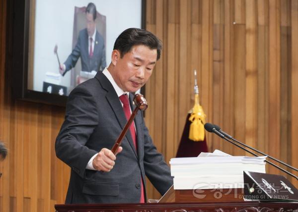 [크기변환]260324 제80회 임시회 제2차 본회의-의사진행 (26).jpg