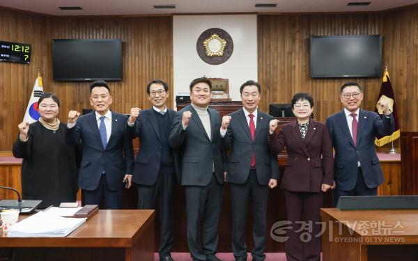 [크기변환]260324 제80회 임시회 제2차 본회의-의사진행 (53).jpg