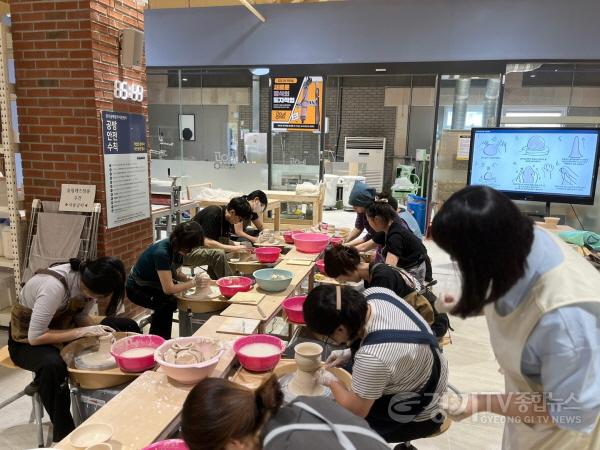[크기변환](사진자료1)+2025+경기공예창작지원센터+도자+물레+기초+교육+현장사진.jpg