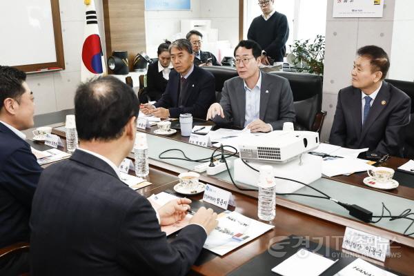 [크기변환]사본 -6. 정명근 화성특례시장이 화성특례시의 기업 진원 정책에 대해 말하고 있다..jpg