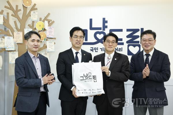 [크기변환]6-3. 김민재 행정안전부 차관이 5일 화성특례시 ‘그냥드림 온(溫) 라운지’ 를 방문했다..jpg