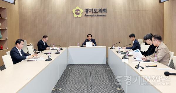 [크기변환]260331 경기도의회 의정정책추진단, 의정정책백서 중간보고회 개최 (3).jpg