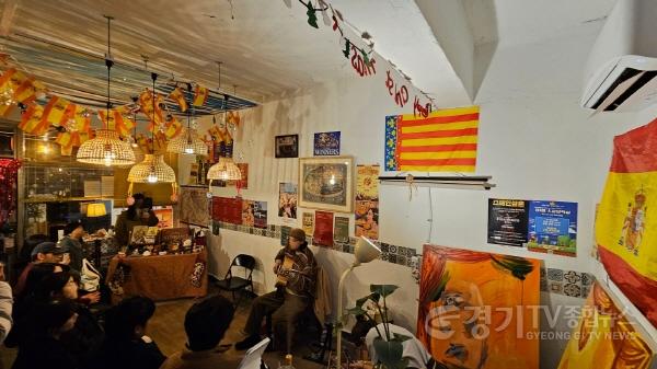 [크기변환]기획보도 사진1_스페인삼촌에서 열리는 라이브공연.jpg
