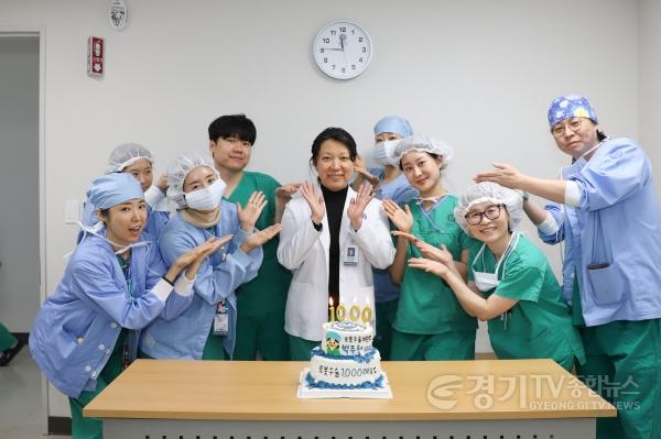 [크기변환][사진 2] 연세대 용인세브란스병원 박주현 교수, 산부인과 로봇수술 개인 1,000례 달성.jpg
