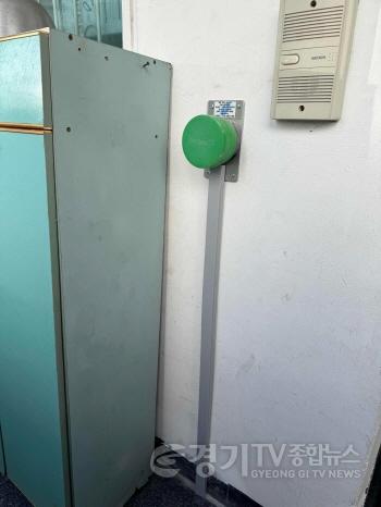 [크기변환]2-1. 용인특례시 공동주택에 침수 감지 알람 장치를 설치한 모습.jpg