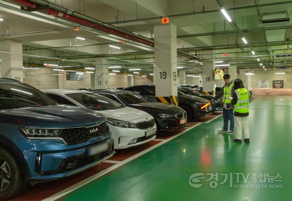 [크기변환][사진] 용인문화재단 차량 5부제 점검 현장.jpg