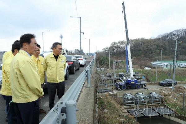 [크기변환]16-3 평택시장 여름철 자연재난 대비 주요 방재시설 현장점검.jpg