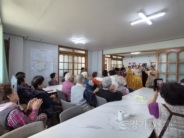 [크기변환]03-떴다방 피해 예방 연극 이놈아! 우리가 떴다 경로당 실시(1).jpeg