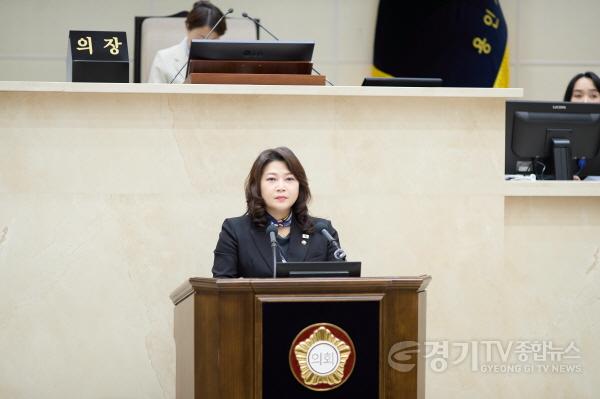 [크기변환]사진1. 용인특례시의회 박희정 의원이 15일 열린 제302회 임시회 제3차 본회의에서 5분 자유발언을 하고 있다..jpg