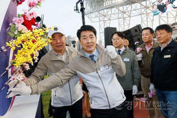 [크기변환]2. 퍼포먼스 참석.jpg