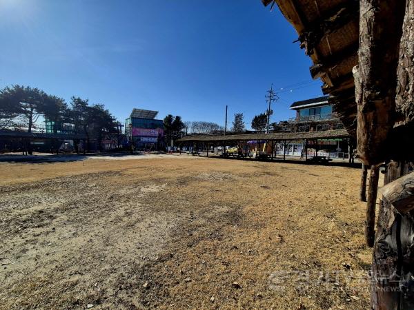 [크기변환]01-신륵사관광지 (구)잔디광장, 안전과 미래를 담은 물결광장으로 재탄생(1).jpeg