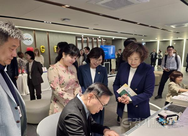 [크기변환]260420 이애형 의원, 경기도교육청 조원청사의 새로운 출발 응원 (2).jpg