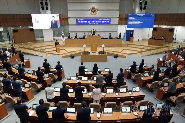 [크기변환]260421 김진경 의장, 제389회 임시회 본회의 개회...“위기 앞에 책임 다하는 의회 되도록 최선 다해야” (4).jpg