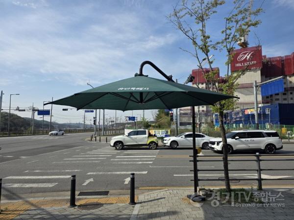 [크기변환]8. 용인특례시 처인구가 시민 안전을 위한 그늘막을 확대 설치했다..jpeg