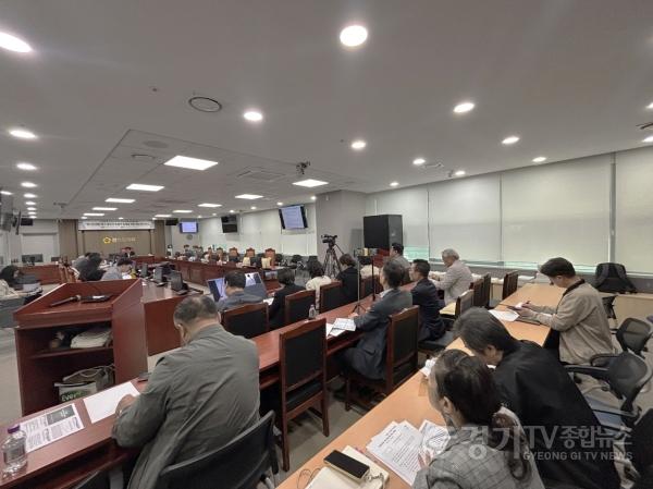 [크기변환]260423_경기도의회__관행적_홍보_탈피...공정성_기반의_제도_개선_박차(2).jpg