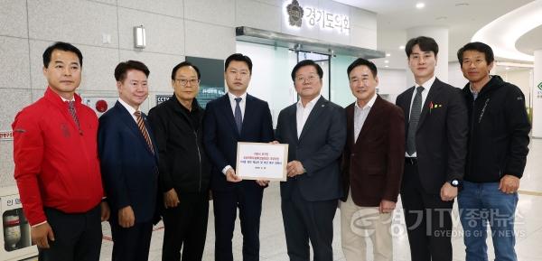 [크기변환]260423 경기도의회 허원 위원장, 이천 모가면 파크골프장 54홀 원안 재심사 촉구… 지역사회 공동 대응 나서 (2).JPG