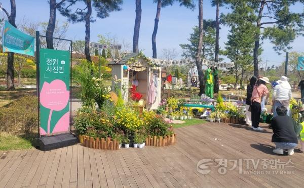 [크기변환]2 평택 꽃나들이 시민정원사와 정원 도시 꿈꾼다.jpg