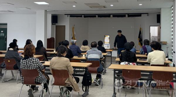 [크기변환]01-키오스크 주문, 이제 우리도 할 수 있어요! 달리는 디지털 학당 열기 가득(1).jpeg