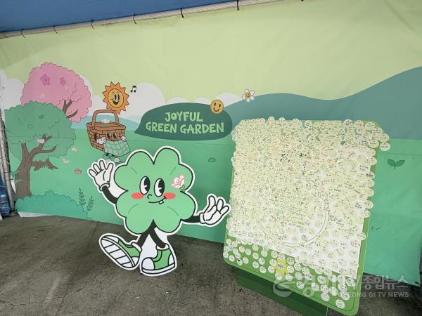 [크기변환]01-벚꽃에 색을 입히다…여주시, 「컬러풀데이즈」로 관광객 사로잡다(2).jpg