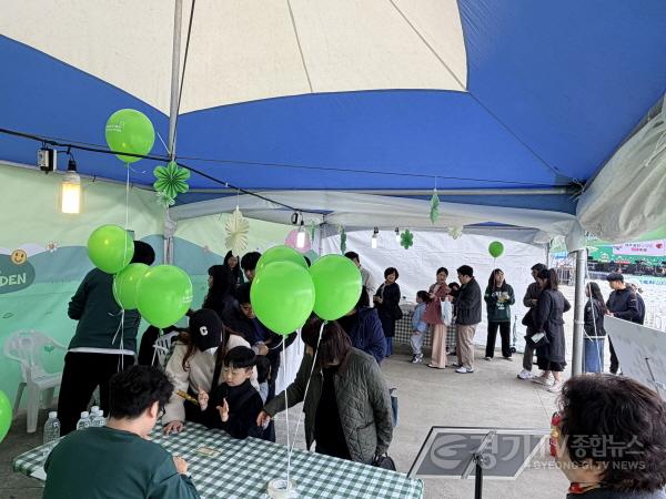 [크기변환]01-벚꽃에 색을 입히다…여주시, 「컬러풀데이즈」로 관광객 사로잡다(3).jpg