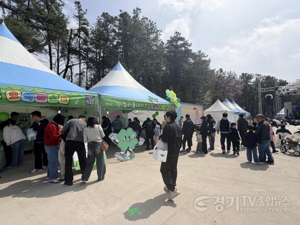[크기변환]01-벚꽃에 색을 입히다…여주시, 「컬러풀데이즈」로 관광객 사로잡다(4).jpg