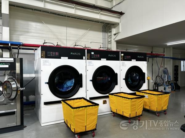 [크기변환]3_노동자 작업복 세탁소(1).jpg