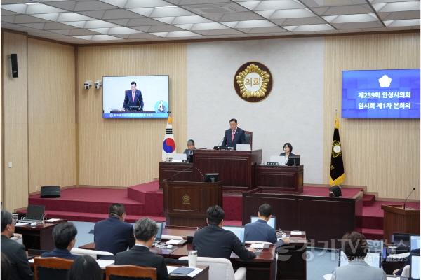 [크기변환]260428 1 제239회 안성시의회 임시회 1차 본회의 000.jpg