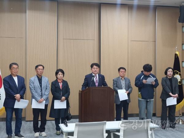 [크기변환]정영모 의원 기자회견(260429) 사진_8.jpg