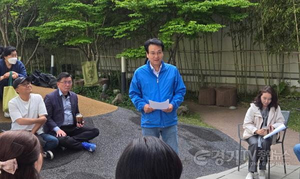 [크기변환]안민석캠프_마을교육공동체로_교육구조_전환제시_동두천·의정부_간담회(보도사진2)_0429.jpg