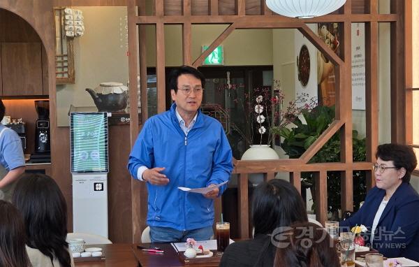 [크기변환]안민석캠프_마을교육공동체로_교육구조_전환제시_동두천·의정부_간담회(보도사진)_0429.jpg