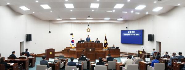 [크기변환][보도사진1]하남시의회, 305억 원 규모 민생추경 원포인트 임시회 최종 의결.jpg