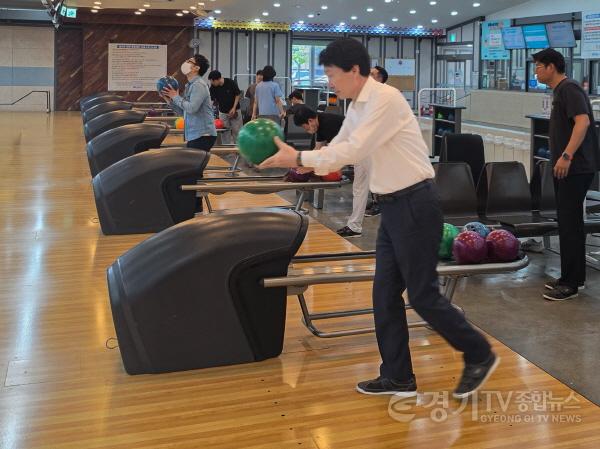 [크기변환]260430_[사진자료] 김민철 경상원장, 친화적 조직문화 조성 위해 사내 동호회 활동 참가 (2).JPG