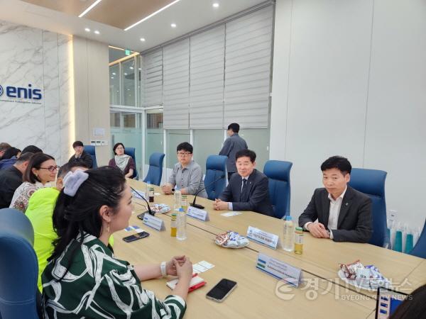 [크기변환]13-2 우즈베키스탄 에너지부 평택수소생산기지 현장 견학 브리핑.jpeg