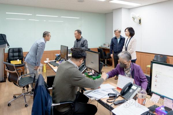 [크기변환]2.윤영미 오산부시장, 고유가 지원 신청 현장 점검-2.jpg