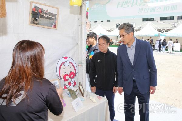 [크기변환]2 박종근 이천시장 권한대행 제40회 이천도자기축제 현장 안전점검 실시3.jpg